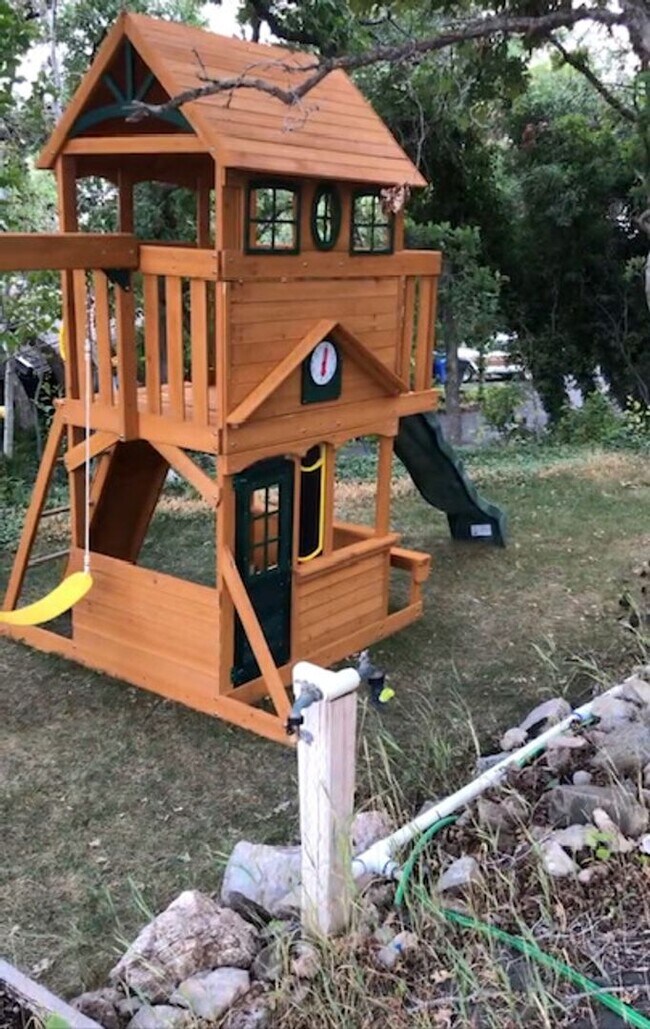Building Photo - 4045 Beus Dr