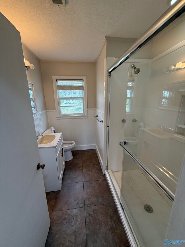 Building Photo - 804 Williams St