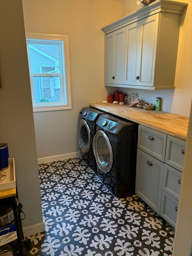 Building Photo - Craftsmen Ct Greenville
