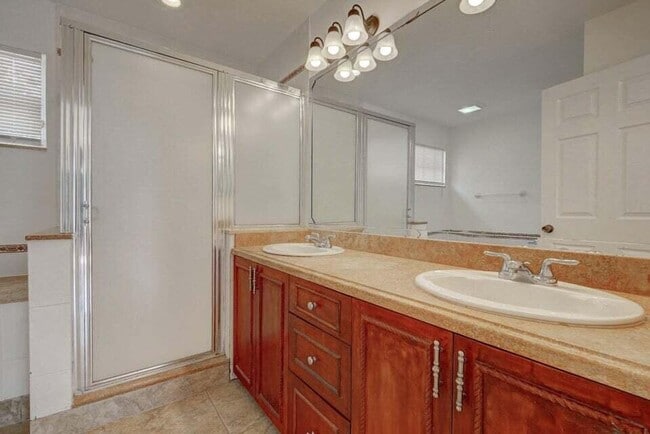 Building Photo - 10758 Lake Jasmine Dr