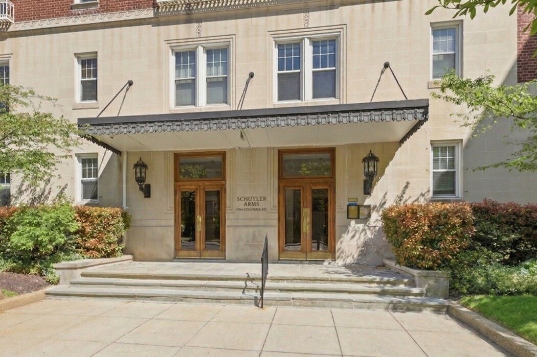 Building Photo - 1954 Columbia Rd NW