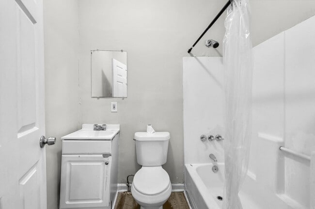 Building Photo - For Rent West Side $ 1675.00   3 bedroom/2...