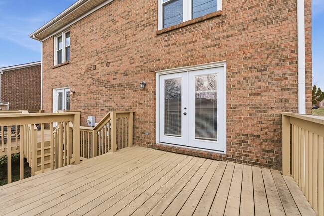 Building Photo - 405 Maryrose Dr