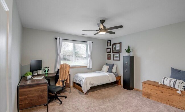 Building Photo - 16669 Rainier View Dr SE