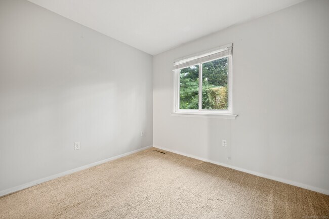 Building Photo - 45 Conestoga Way