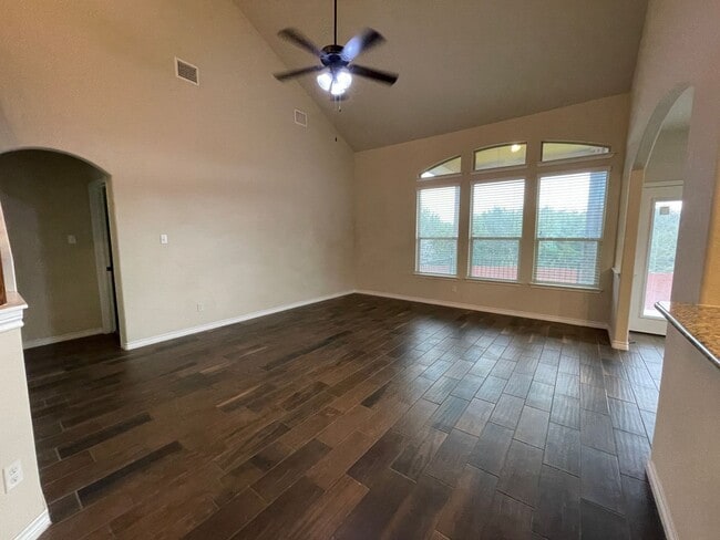 Building Photo - 3240 Valentino Dr