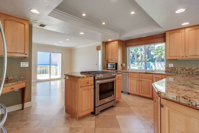Building Photo - Fantastic ocean views in this spectacular ...