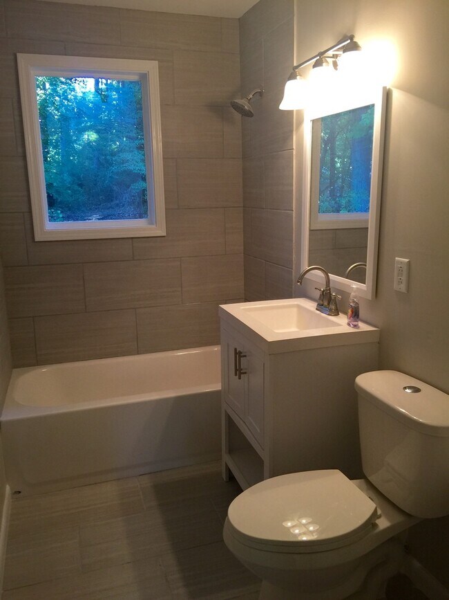 Building Photo - Remodeled 3BR in Guilford Hills