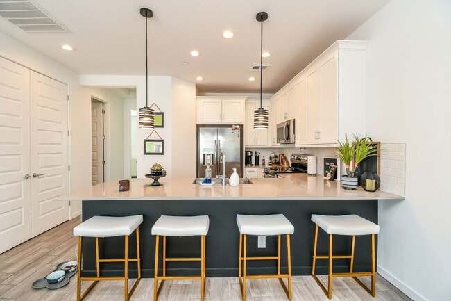 Building Photo - 9922 E Wavelength Ave