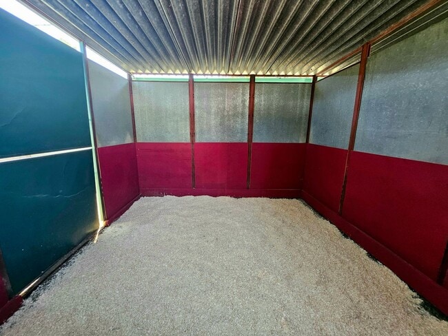 Building Photo - **Charming 3-Bedroom Home in Burbank Rancho**