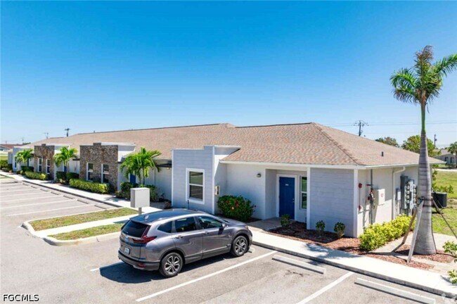 Building Photo - 3303 SW 8th Pl