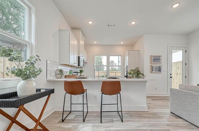 Building Photo - 8405 Schneider St