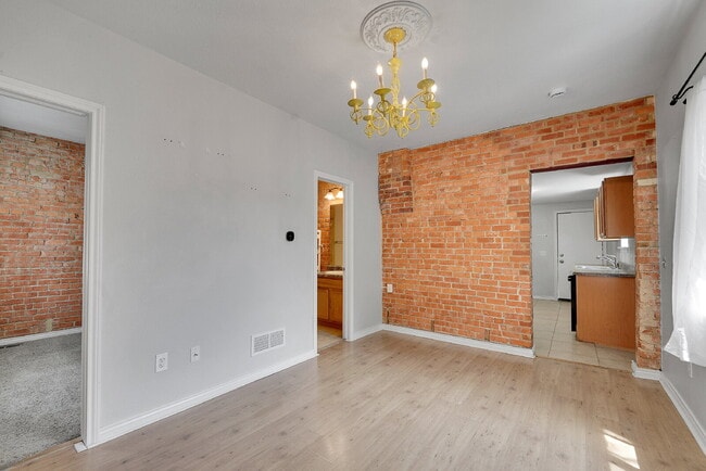 Building Photo - $2,395 - 2 Bed, 1 Bath Home in Denver with...