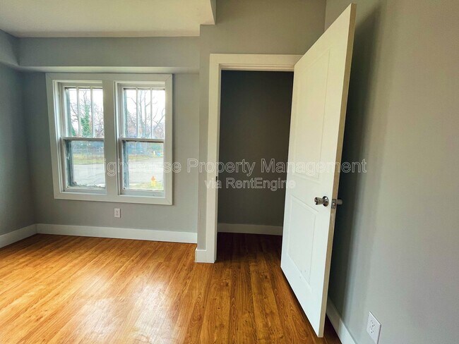 Building Photo - 618 Superior St