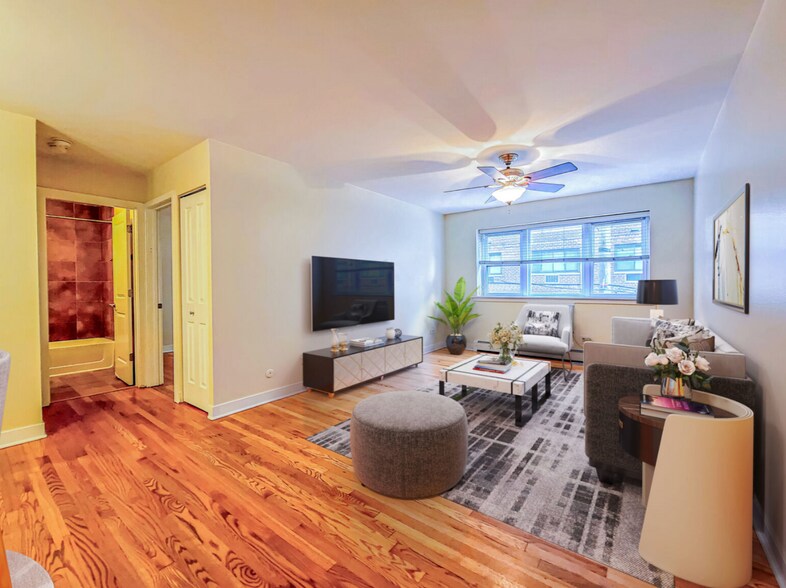 Building Photo - 630 W Wrightwood Ave