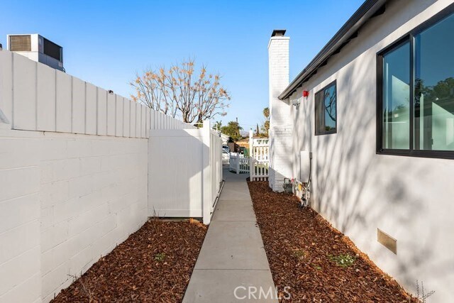 Building Photo - 19952 Archwood St