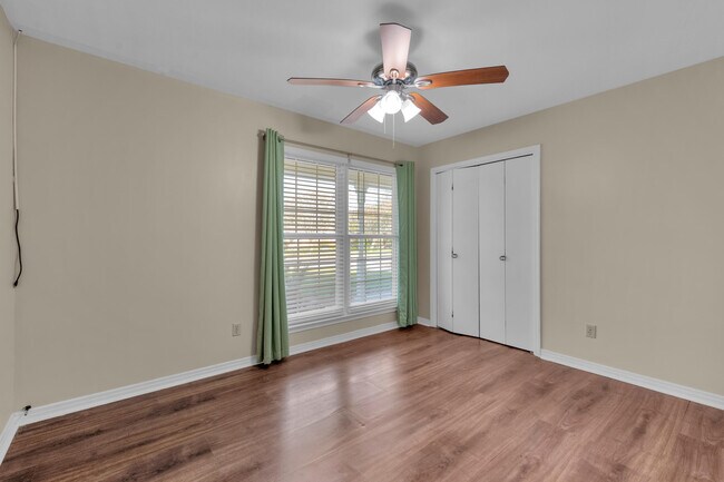 Building Photo - 7710 Charter Oaks Dr