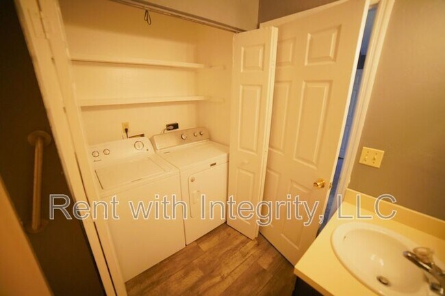 Building Photo - 6315 S Placid Pl