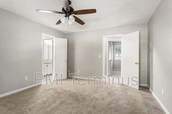 Building Photo - 5005 Hawthorne Ct