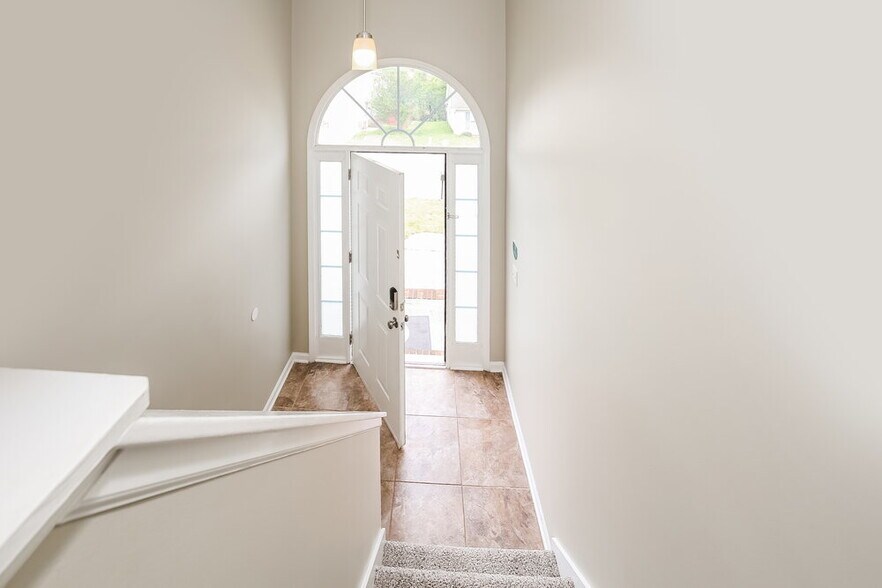 Building Photo - 330 Braeburn Dr