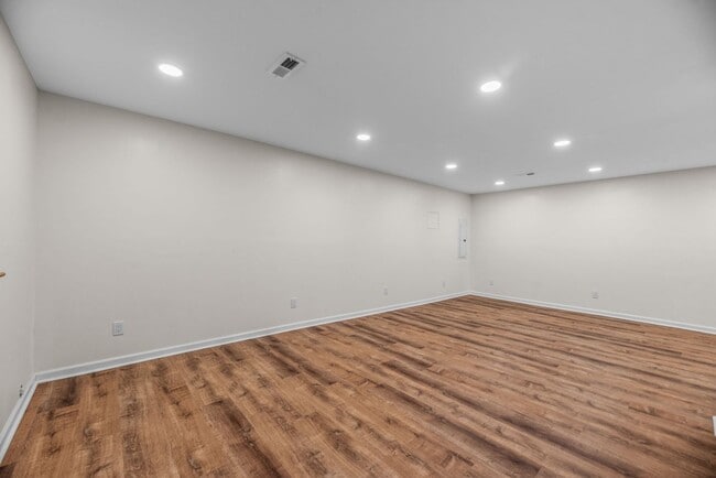Building Photo - Beautifully Remodeled 3-Bedroom Home with ...