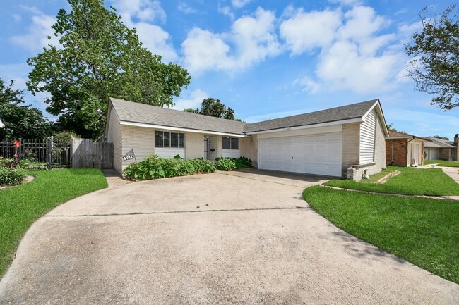 Building Photo - 4710 Lotus St