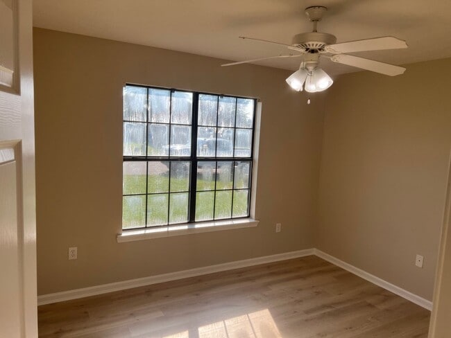Building Photo - 3 Bed 2 Bath Home
