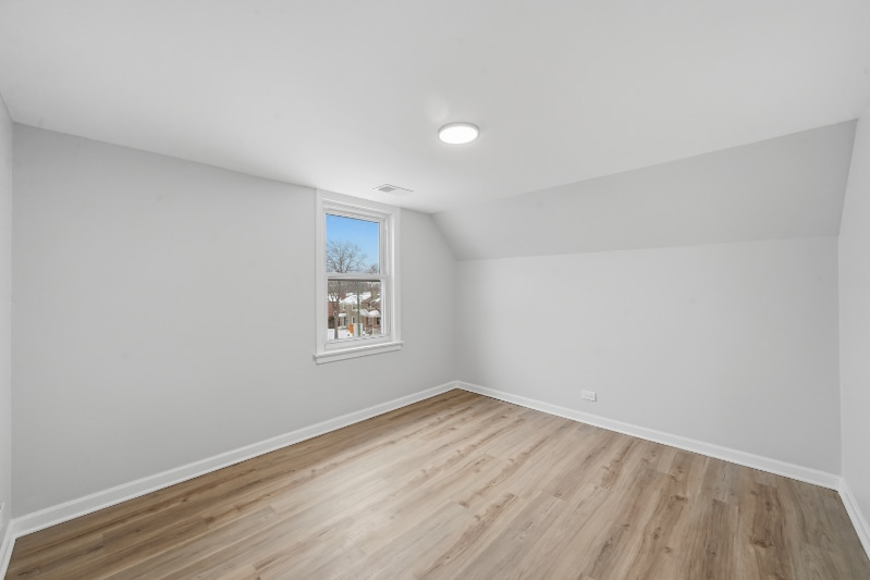 Building Photo - 6640 W Foster Ave