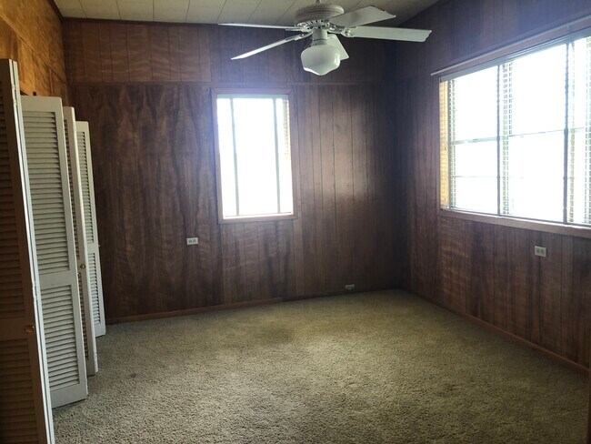 Building Photo - 716 W Georgia Ave