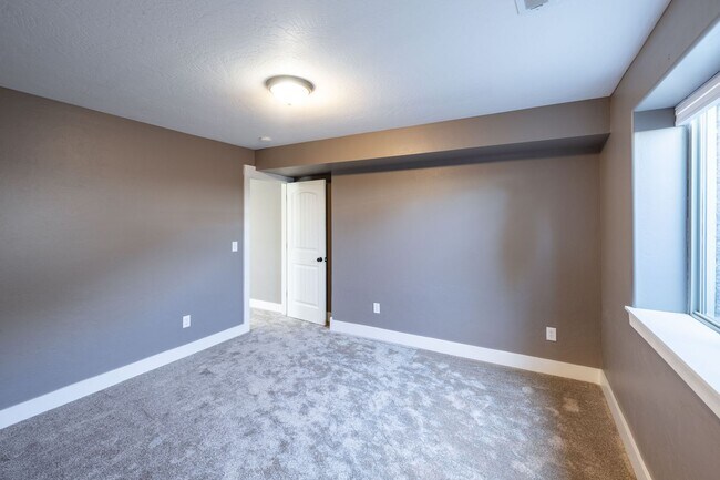 Building Photo - BEAUTIFUL 5 BED 3 BATH HOME IN FIRTH
