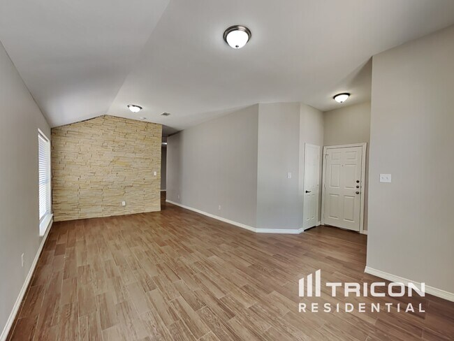 Building Photo - 221 Mesa View