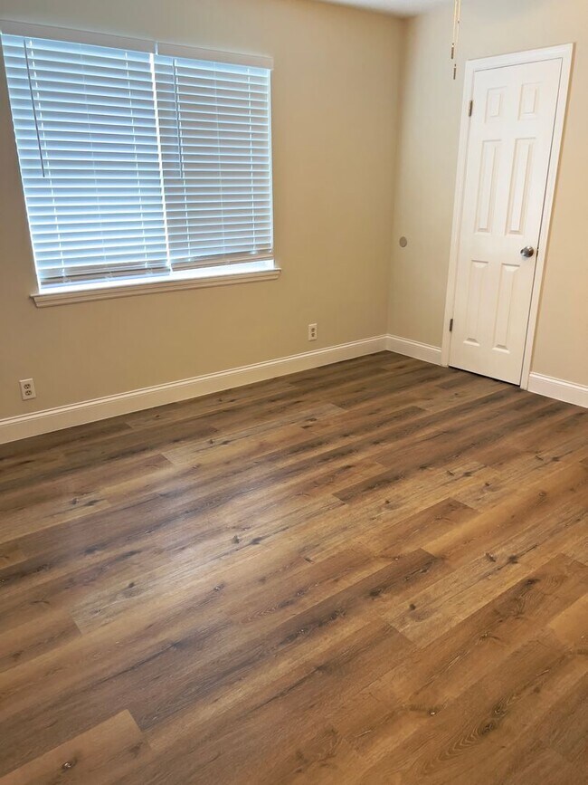 Building Photo - 56 Bell Rd