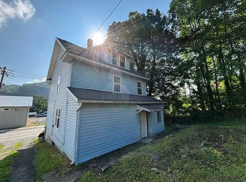 Building Photo - 708 Napoleon St
