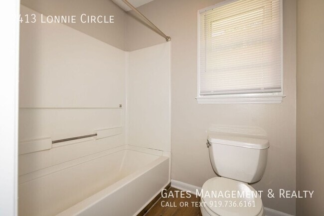 Building Photo - 2413 Lonnie Cir S