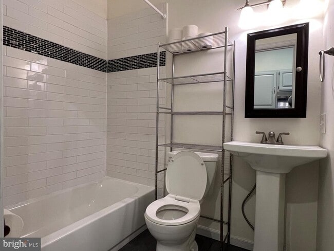 Building Photo - 1600 S LeCount St