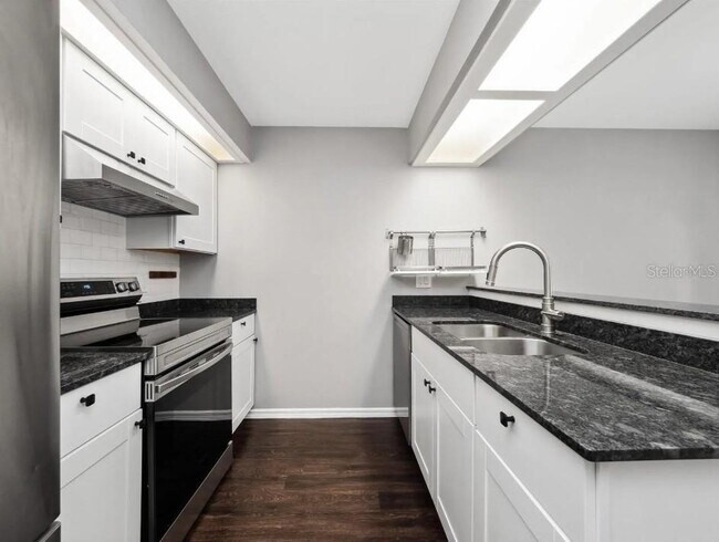 Building Photo - 2340 Sun Valley Cir