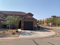 Building Photo - 4 Bedroom townhome