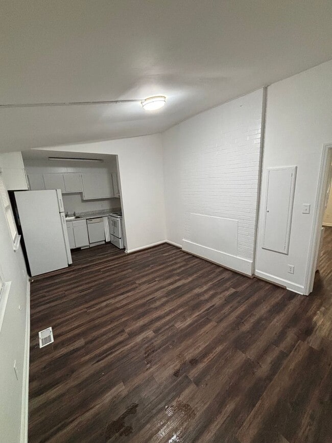 Building Photo - 4130