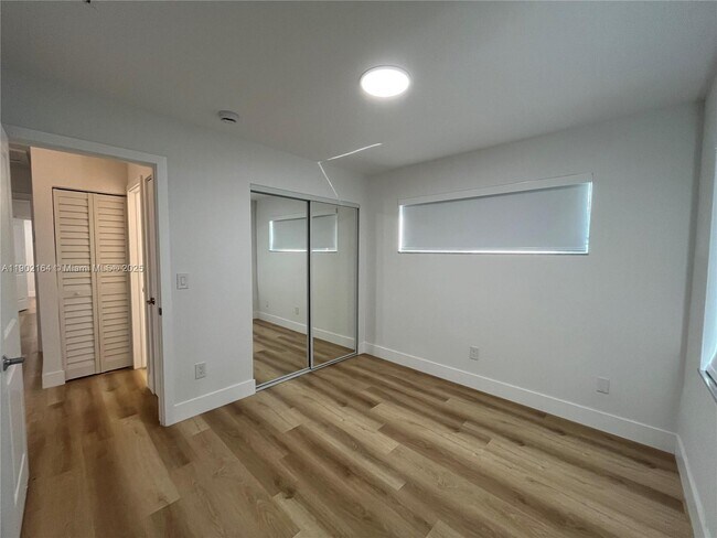 Building Photo - 10909 SW 117th Pl