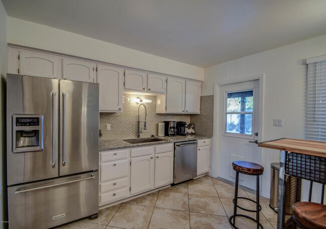 Building Photo - 8420 E Keim Dr