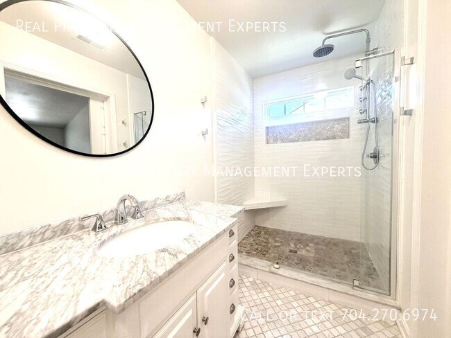 Building Photo - 8509 Golf Ridge Dr