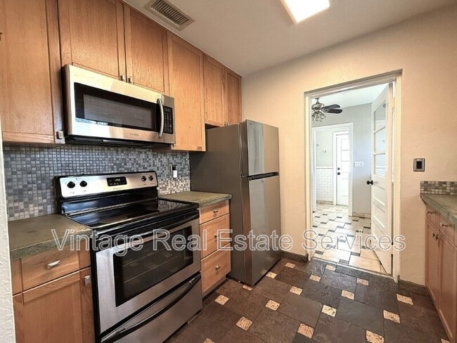 Building Photo - 105 N Aurora Ave