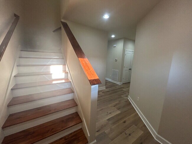 Building Photo - 3-BEDROOM, 2.5-BATH TOWNHOUSE AVAILABLE IN COOPER SQUARE