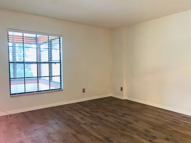 Building Photo - 1010 Stonybrook Cir