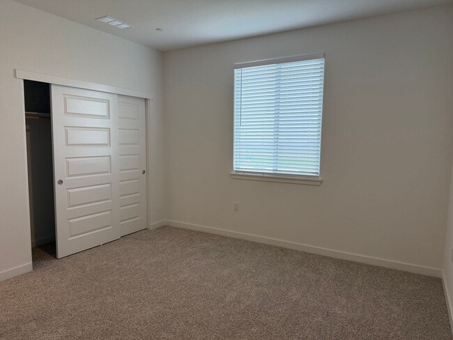 Building Photo - Beautiful Sacramento 5 Bedroom 3 Bathroom 3000 Sqft. Home for Rent