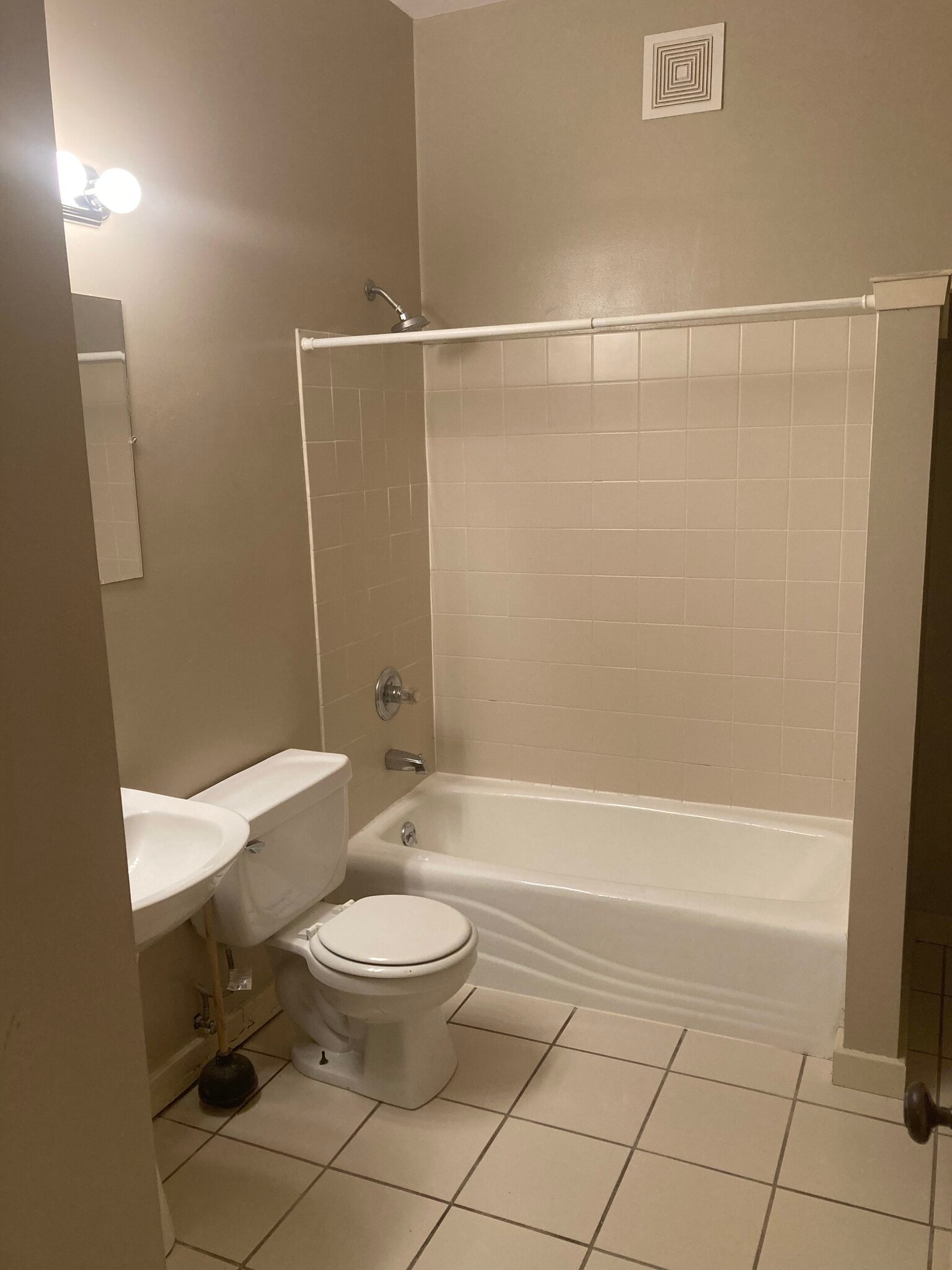 Building Photo - 434 N Topeka Ave