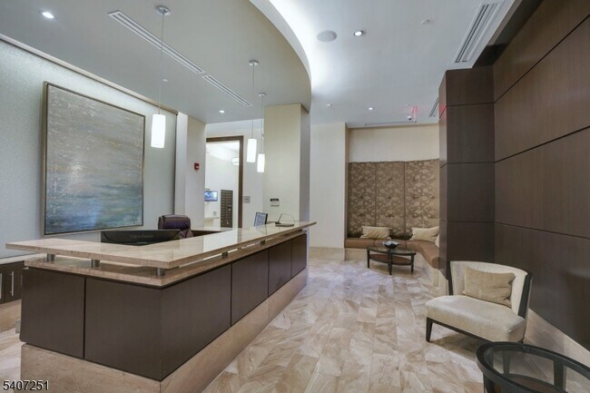 Building Photo - 40 W Park Pl