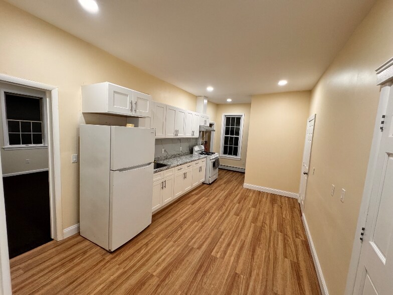 Building Photo - 630 Jefferson Ave