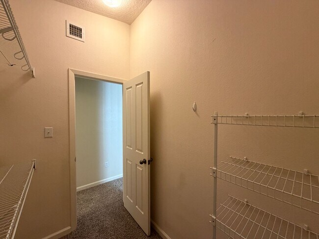 Building Photo - 3 Bedroom Single Story Home Available Near McMahon Blvd NW & Kayenta St NW!