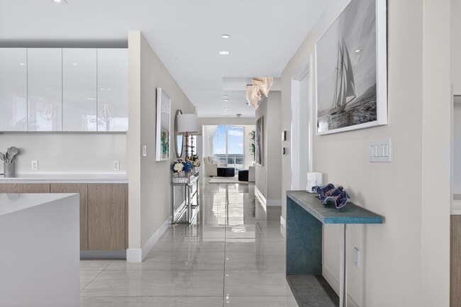 Building Photo - 3100 N Ocean Dr